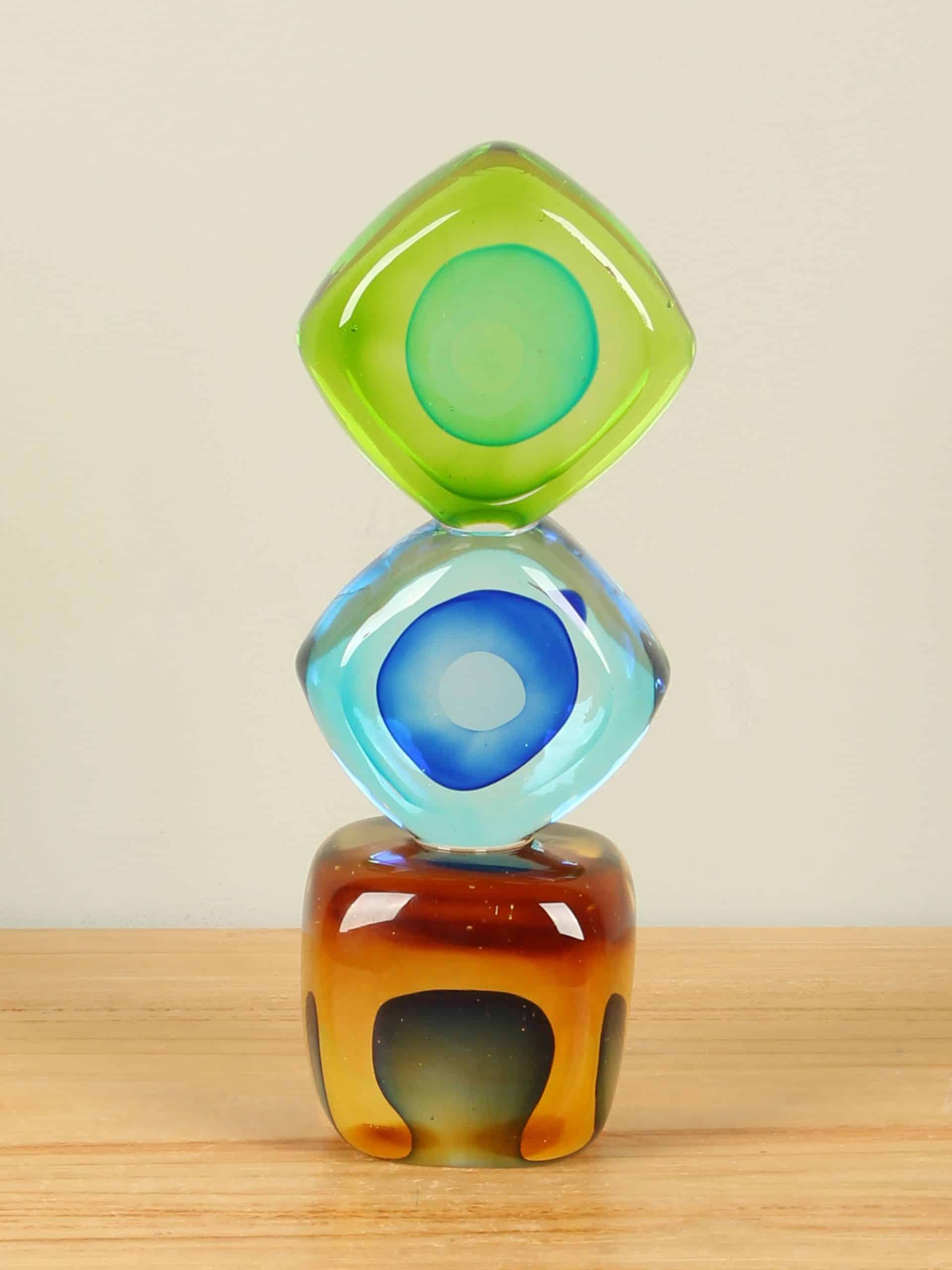 Blokken sculptuur uit glas oker/blauw/groen, 21 cm