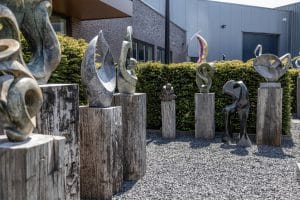 Abstracte tuinbeelden op meerpaal