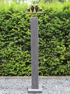 Familienspätzen Bronze inkl. Hartstein Säule 10*10*104 cm verwendet als Urne