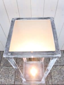 Sockel grau mit LED-Beleuchtung 100*30*30 cm.