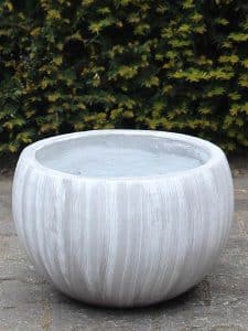 UV-beständige Blumenkübel leichtbeton 15*21 cm. weiß