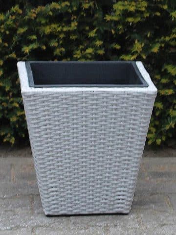 Satz Rattan-Blumenkübel nr. 06