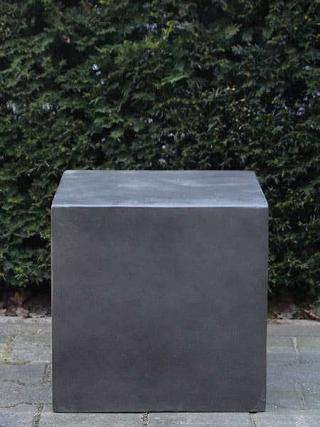 Haan Schat interview Sokkel light cement, antraciet, 40x40x40 cm - Beeldenmarkt