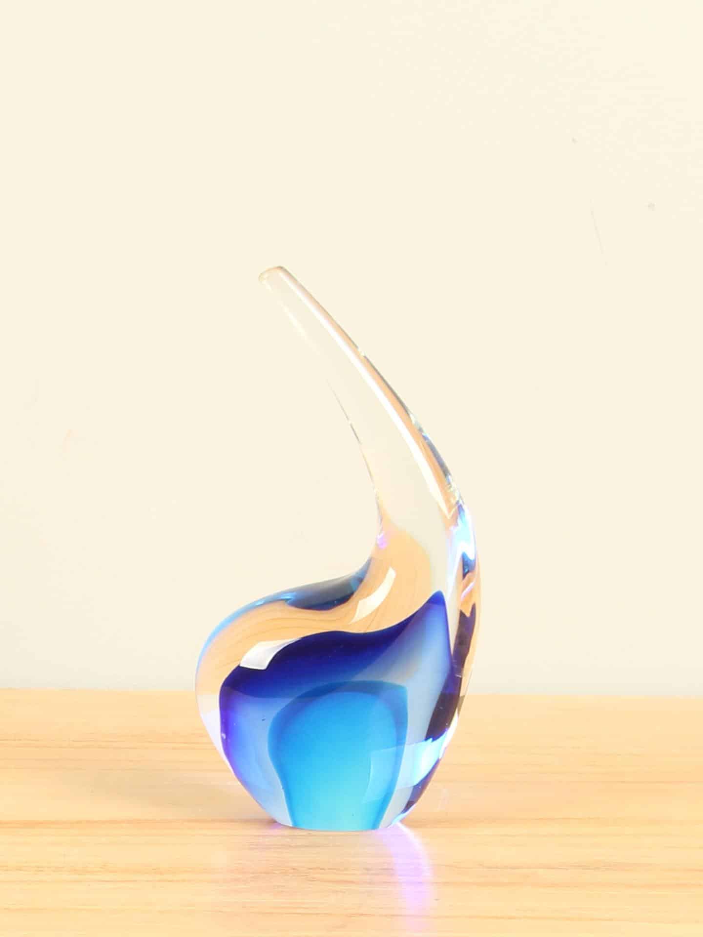 Glazen object blauw 18 cm.