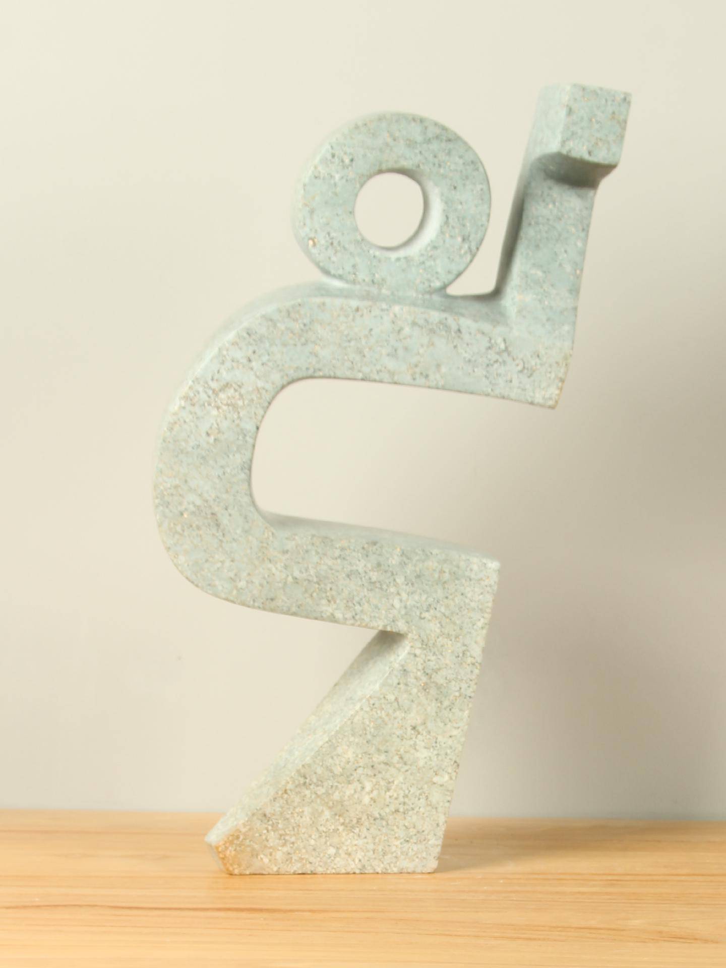 Sculptuur natuursteen Modern Person, 47 cm