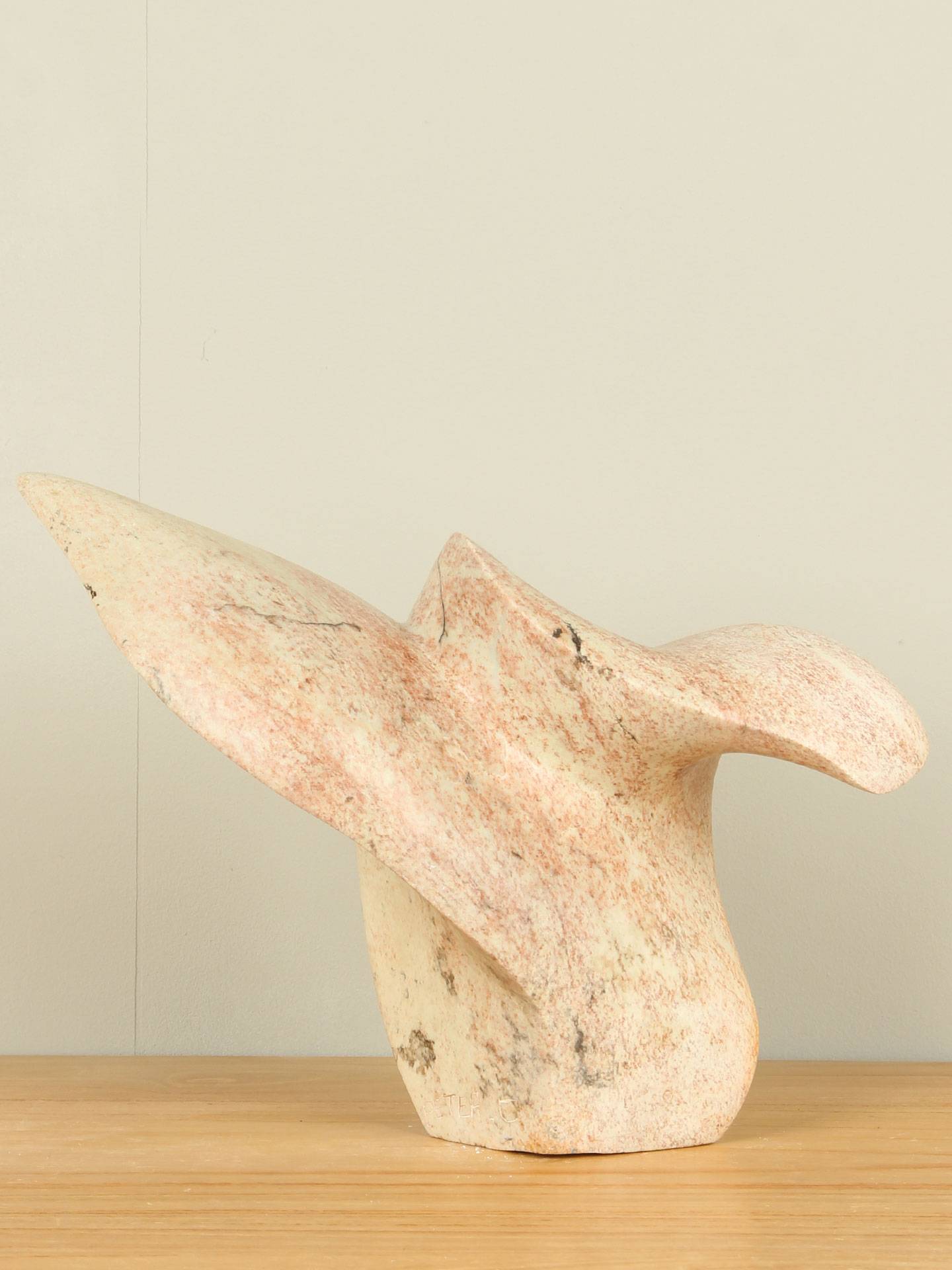 Zimbabwaans beeld Fly, wit opaalsteen 20 cm