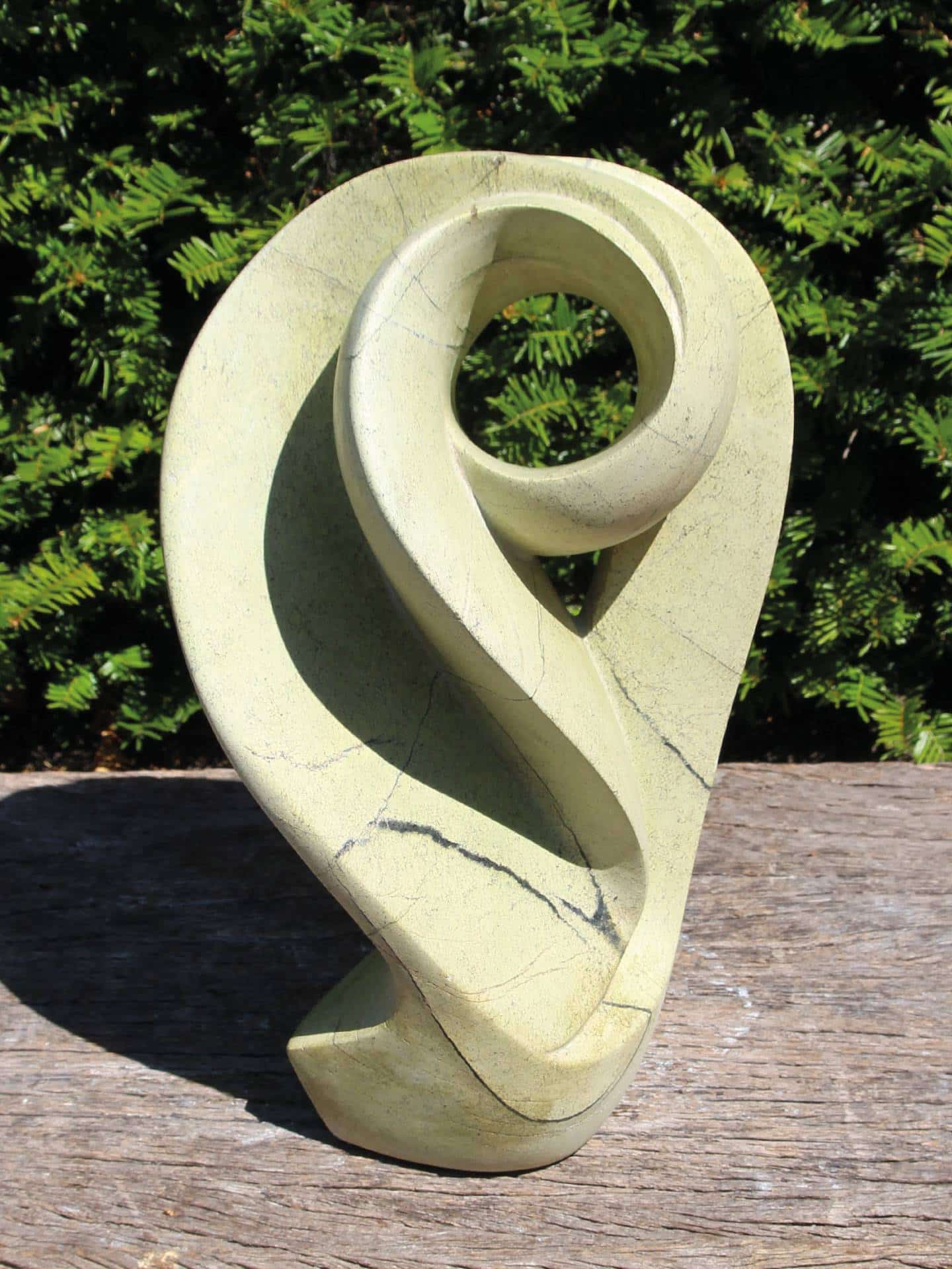 Natuurstenen beeld Love, 40 cm